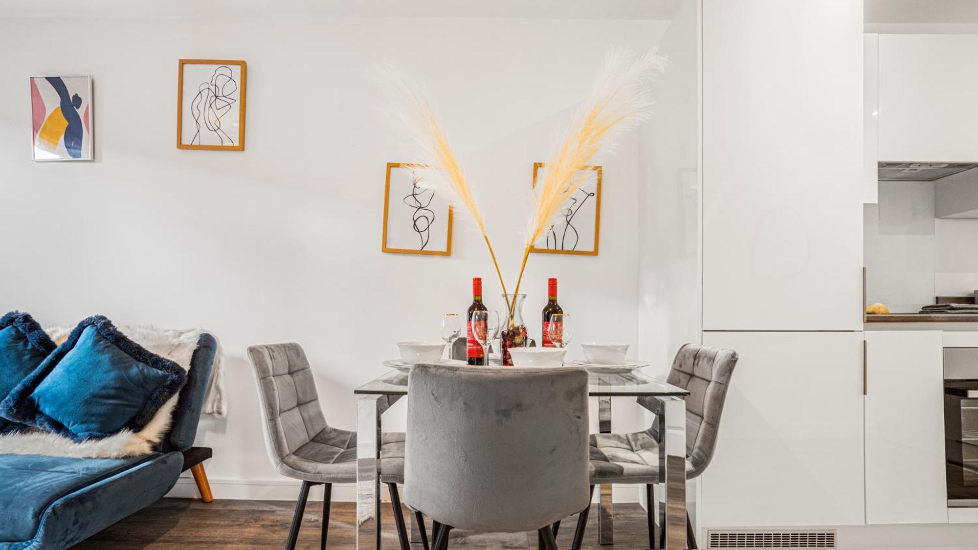 Appartamento Oceanic Bliss: 2 Bed 2 Bath + Free Park + Netflix Birmingham Esterno foto