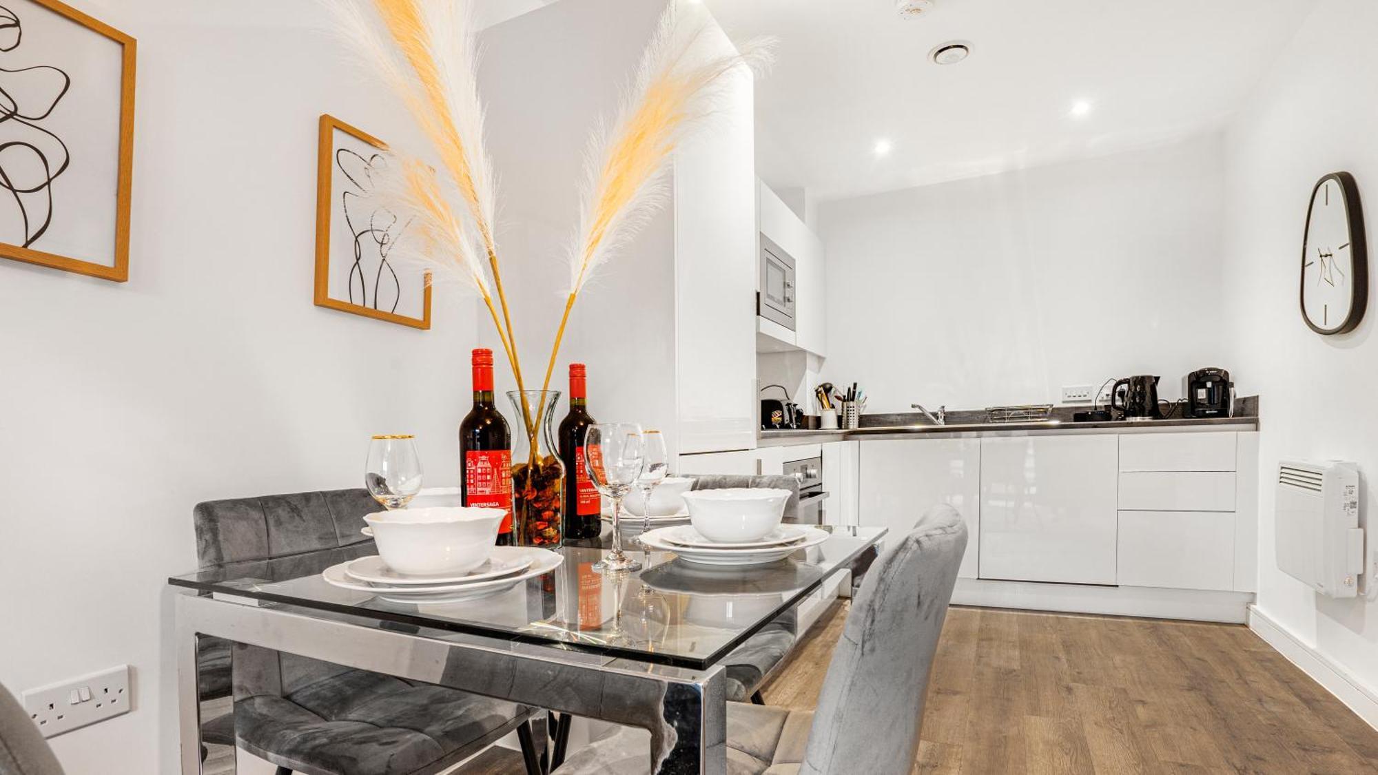 Appartamento Oceanic Bliss: 2 Bed 2 Bath + Free Park + Netflix Birmingham Esterno foto
